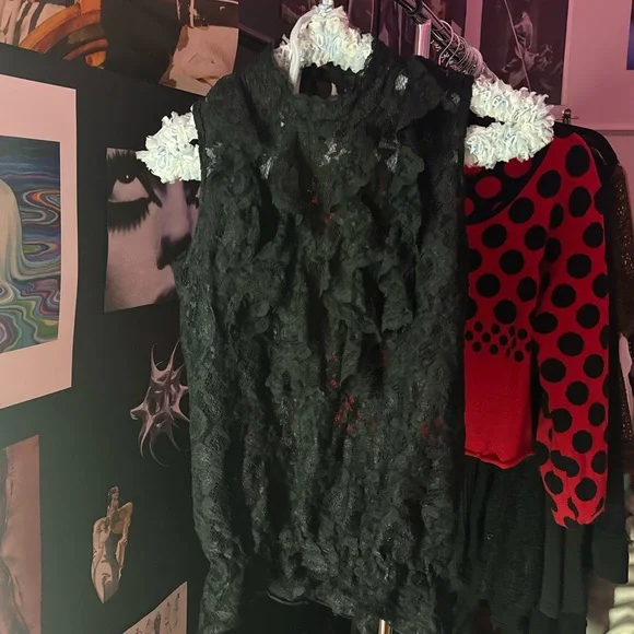 BLACK LACE RUFFLE TOP - Picture 4 of 6